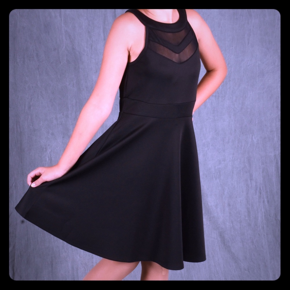 Black, Girls 12
Mesh Inset Dress
LOVE, NICKIE LEW